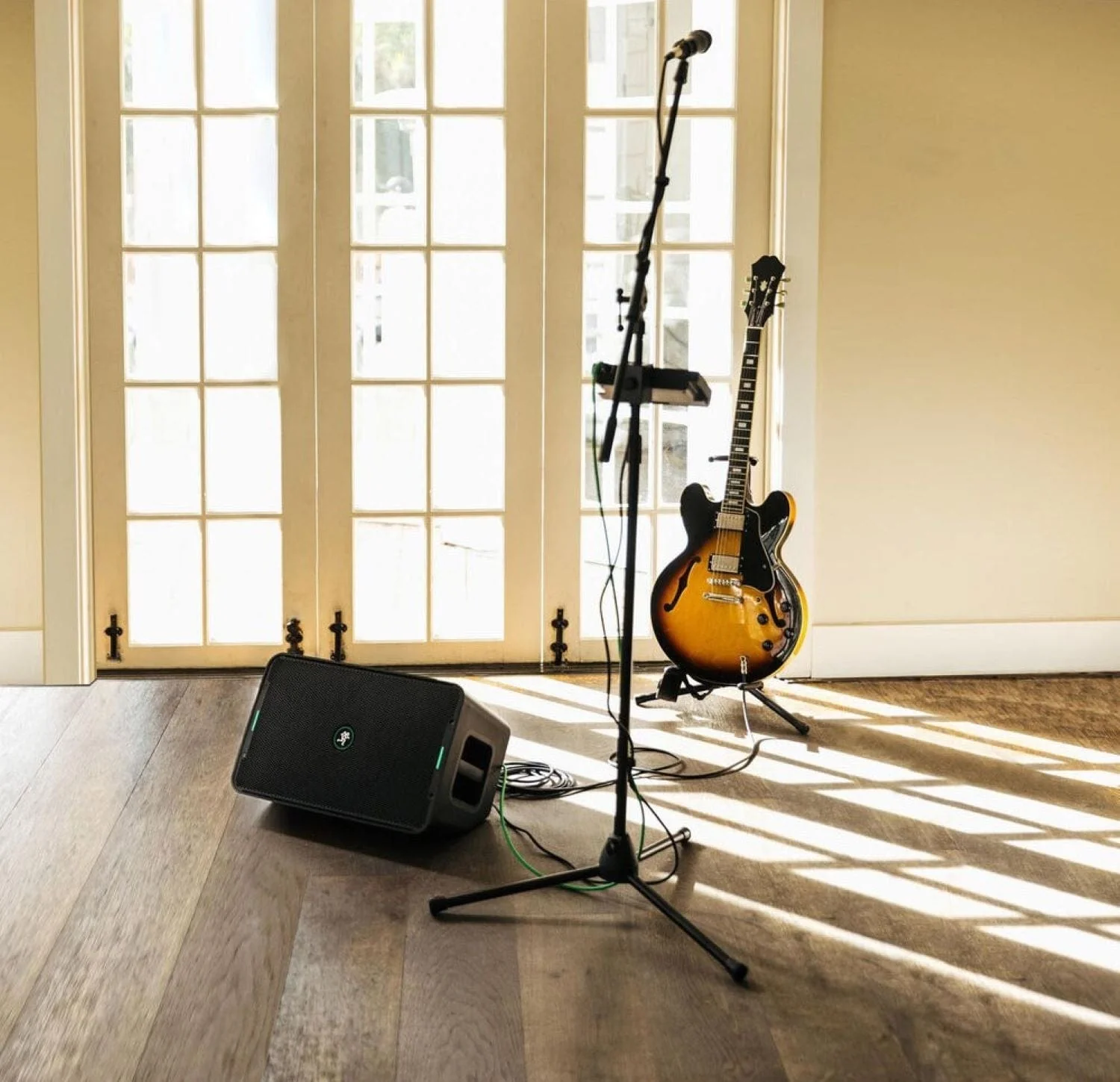 Mackie ShowBox Battery Powered All-In-One Performance Rig With Breakaway Mix Control - Image 16