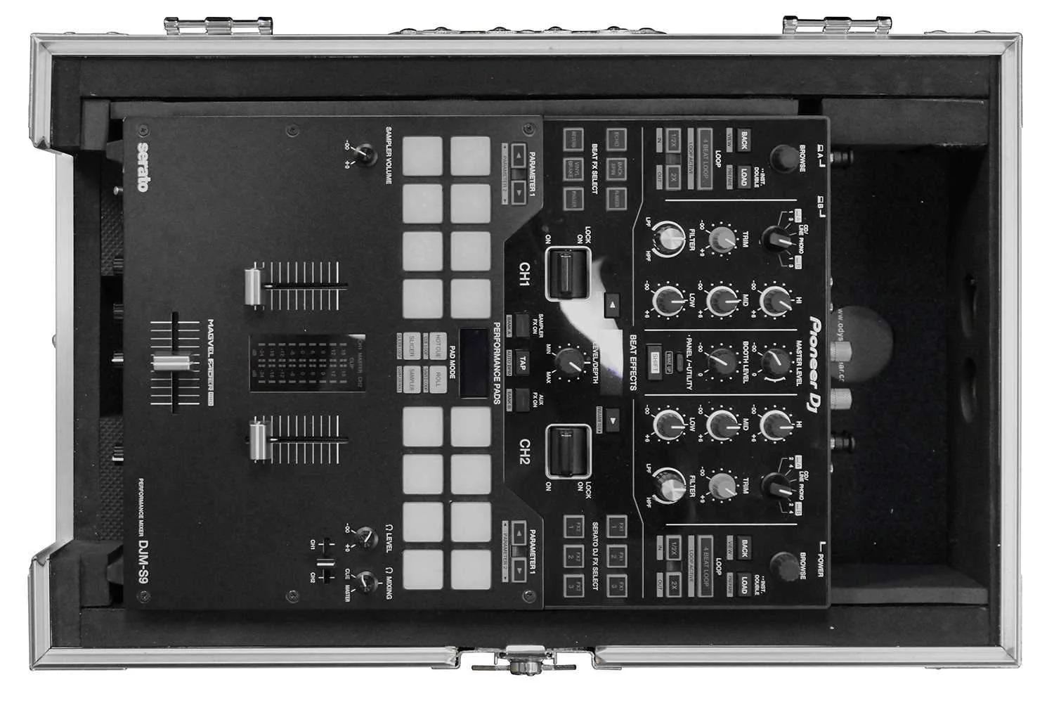 Odyssey FZ10MIXXD Universal 10-Inch DJ Mixer Case - Image 3