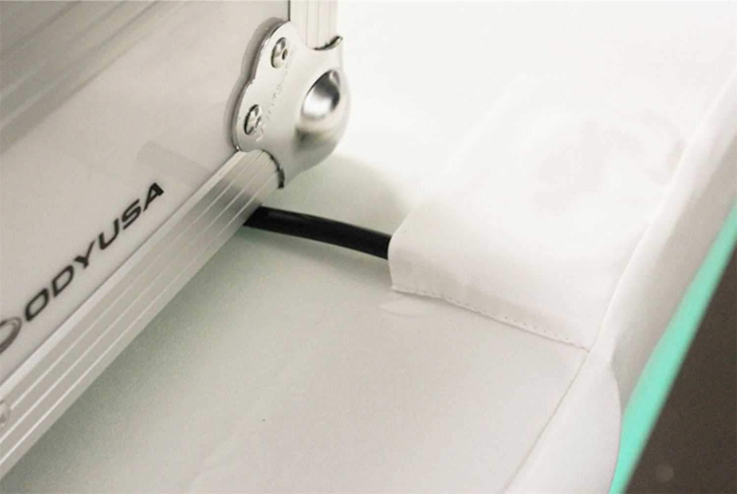 Odyssey SPATBL4WHT 4 Ft Performers Table Cover - White - Image 3