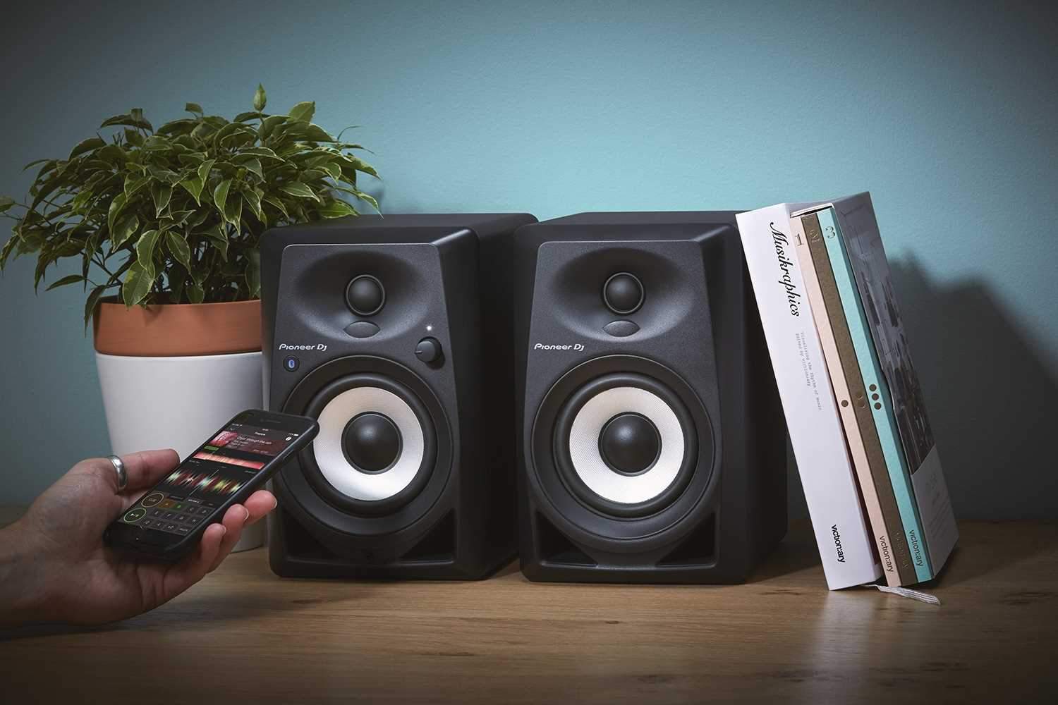 Pioneer DJ DM-40BT 4-Inch Powered Monitor Pair with Bluetooth - Image 4