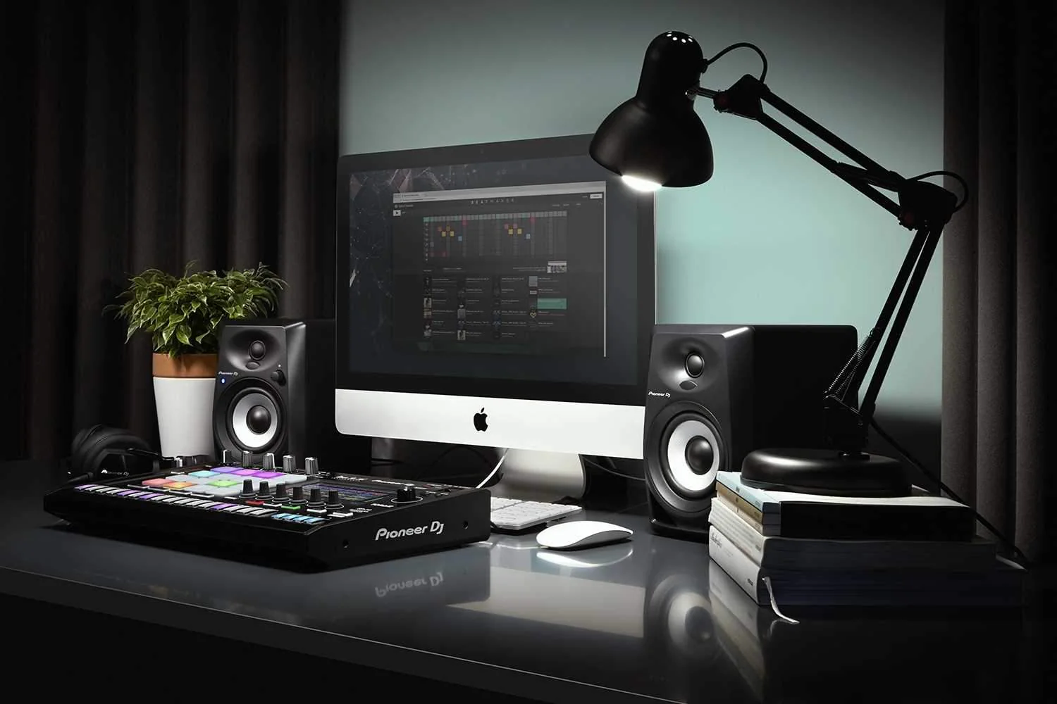 Pioneer DJ DM-40BT 4-Inch Powered Monitor Pair with Bluetooth - Image 5