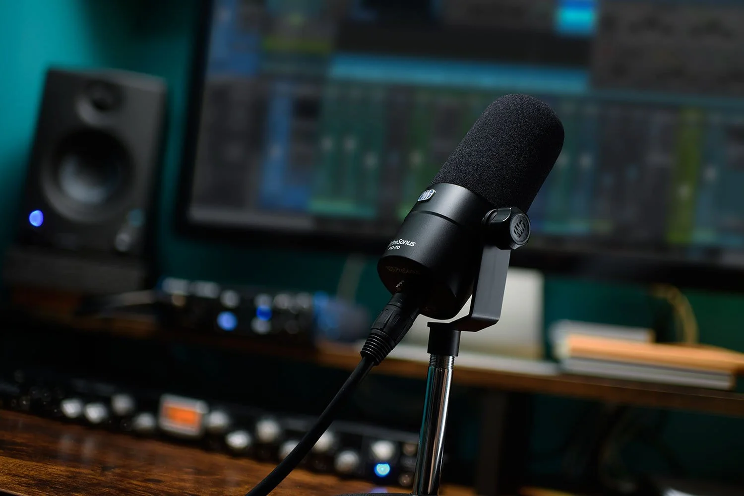 PreSonus PD-70 Dynamic Cardioid Broadcast Microphone - Image 4
