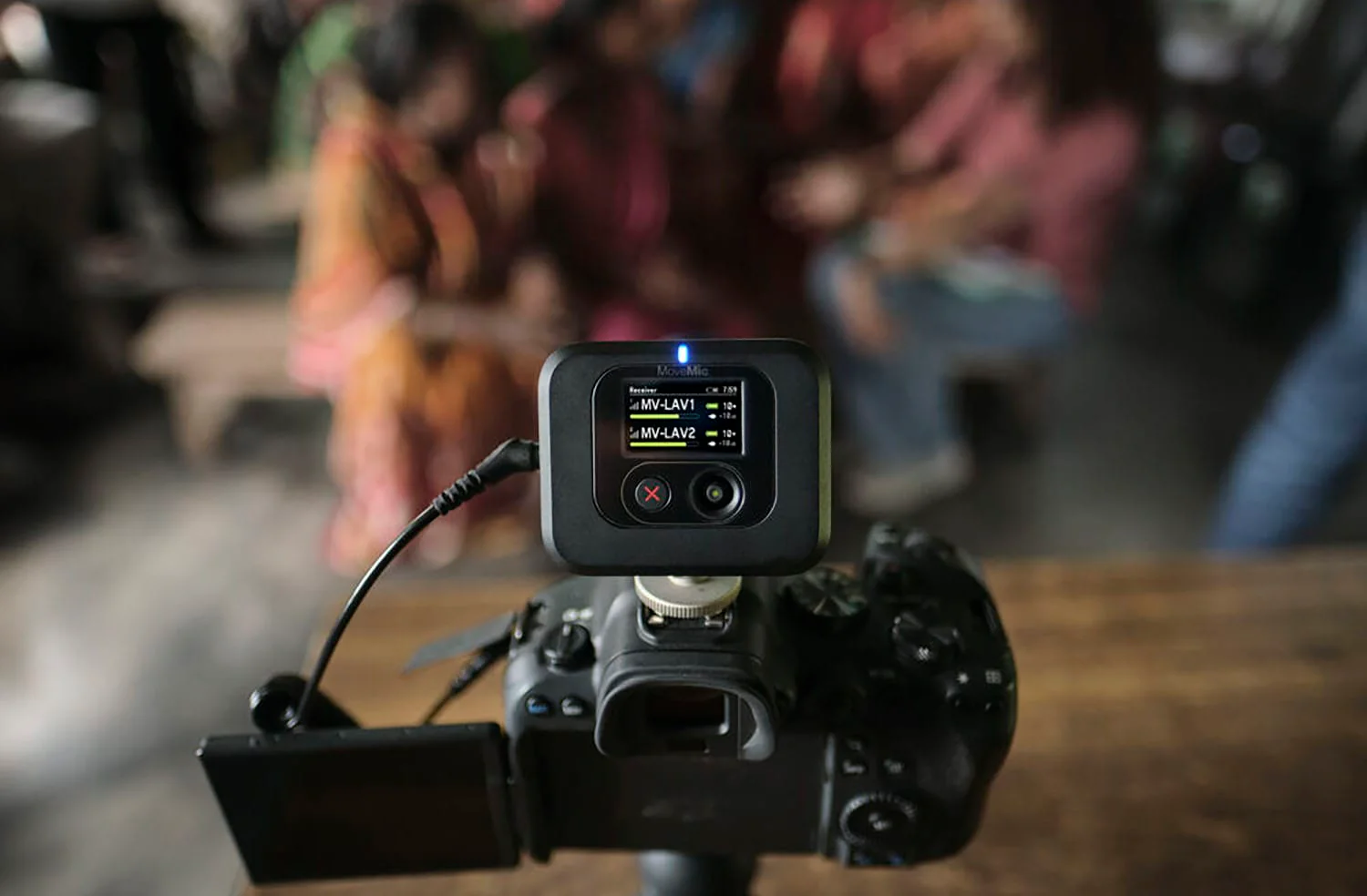 Shure MV-R-Z7 MoveMic Plug-in Wireless Microphone Receiver with Camera Shoe Mount - Image 6