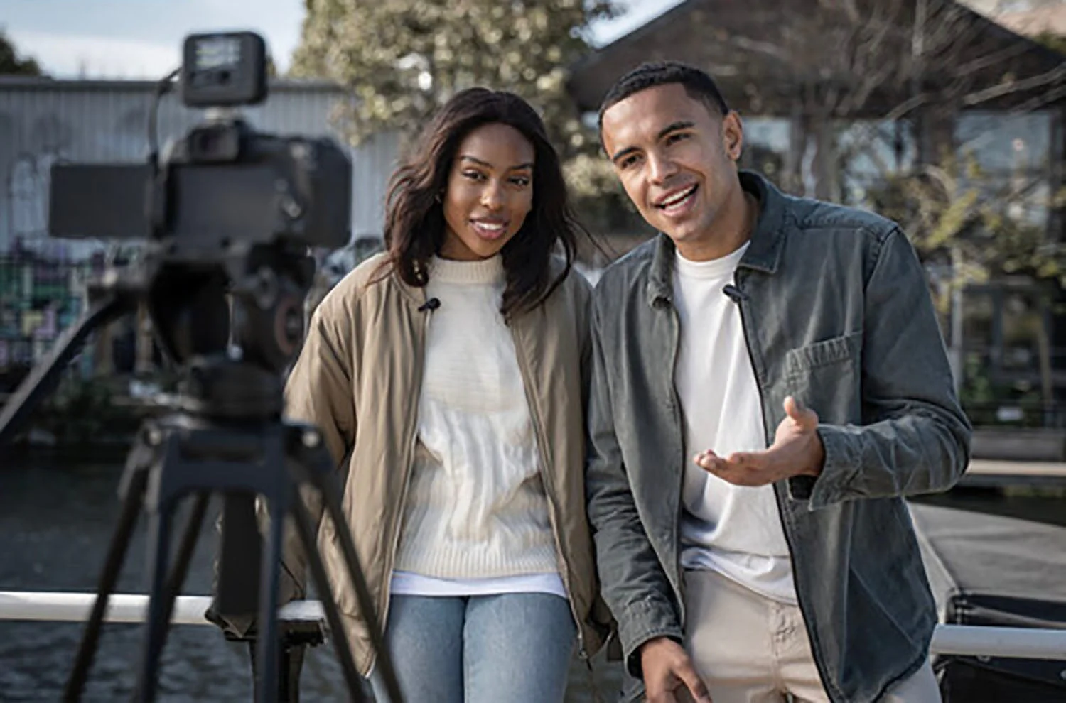 Shure MV-TWO-KIT-Z7 MoveMic Wireless Lavalier Microphone Pair for Phones with Receiver / Charge Case - Image 16